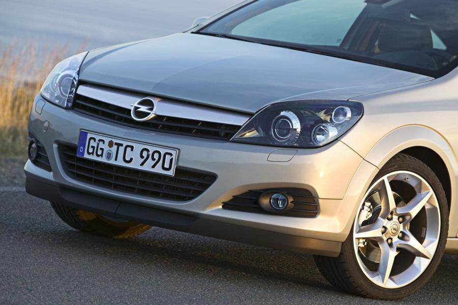  Opel Astra GTC 2005 года  (фото 94 из 212)